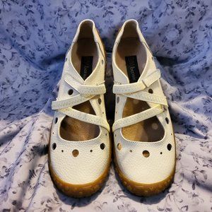 Bernie Mev Oreo Beige Leather Flats Sz39/9